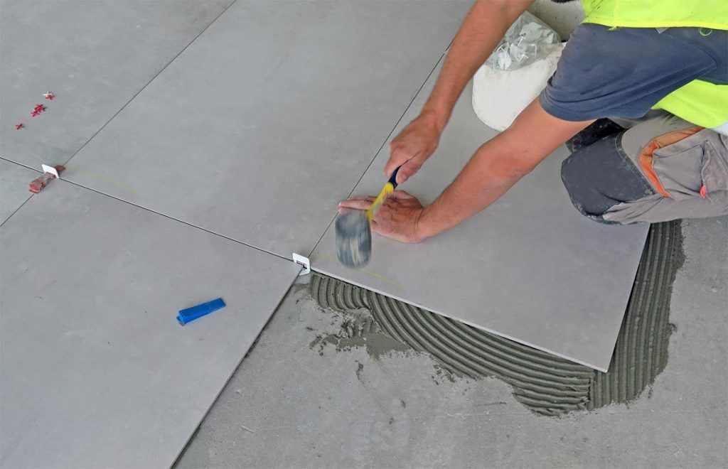 Giải pháp giúp gạch lát sàn bám chắc hơn bằng keo dán sàn