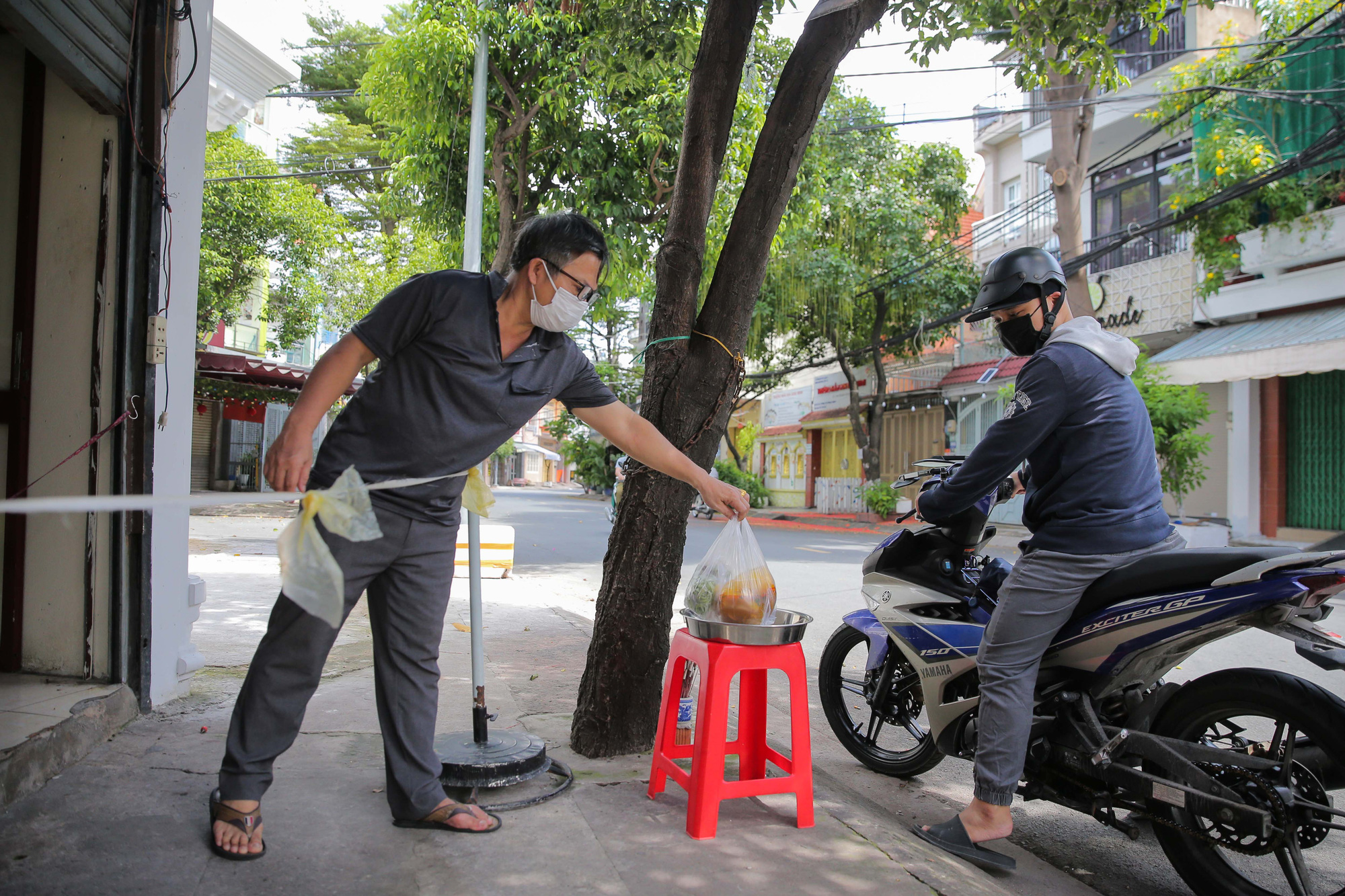 bán hàng mang về